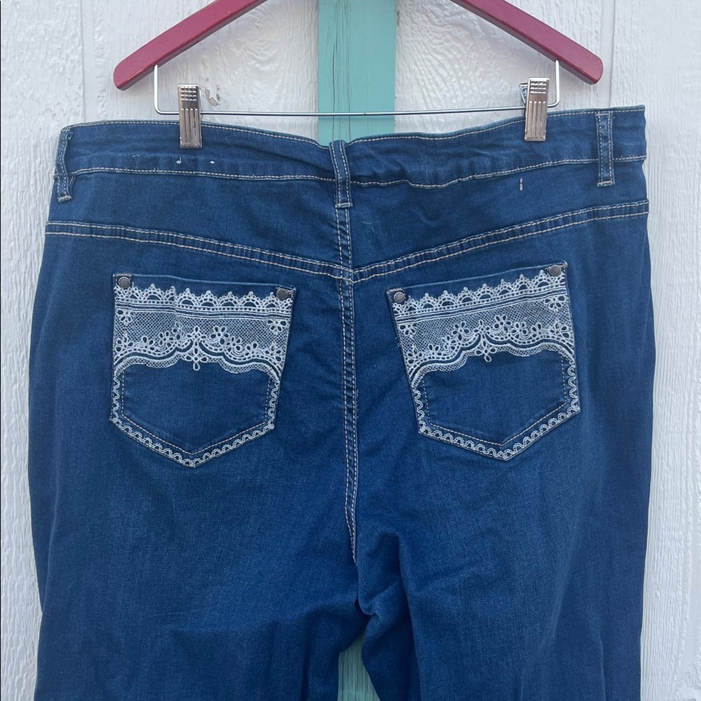 Avenue Denim straight leg  20A Jeans
